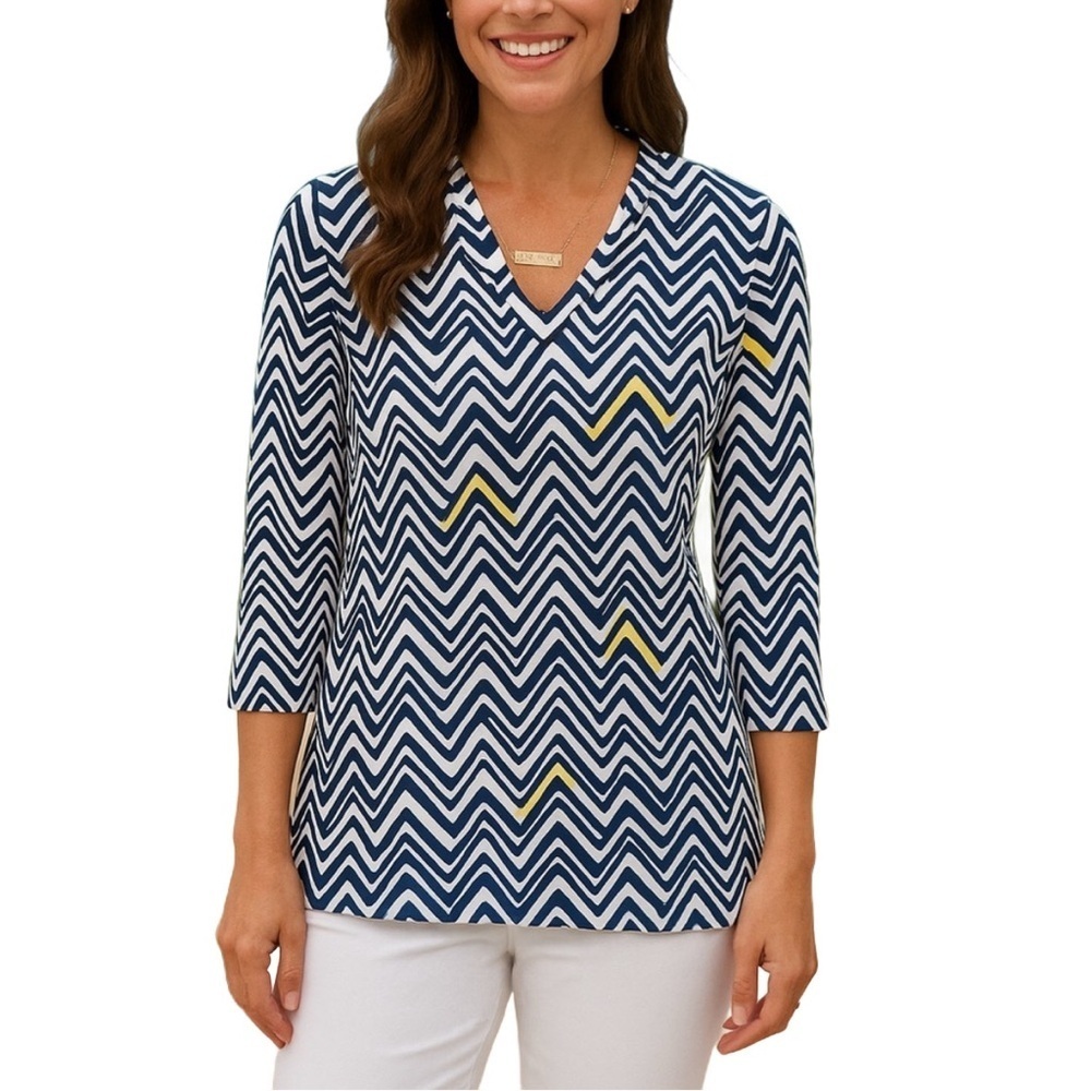 MELLY M Chevron Print V-Neck Top